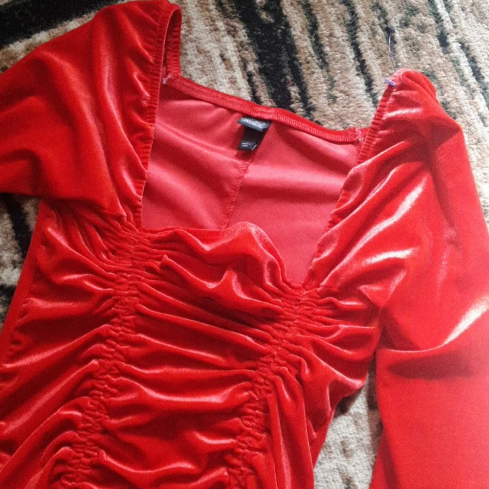 Gorgeous red dress - Picture 3 of 10